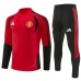 Manchester United Trenirka 2026/27 - 1-4 Zip Crvena Manchester United Trenirka 2026/27 - 1-4 Zip Crvena