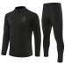 Manchester United Trenirka Dječji 2026/27 - 1-4 Zip Crna Manchester United Trenirka Dječji 2026/27 - 1-4 Zip Crna